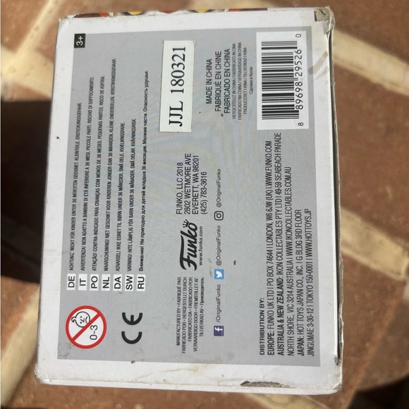 Funko Pop! Movies IT #542 Pennywise w/ Spider Legs Vinyl Figure + Box - Picture 7 of 11